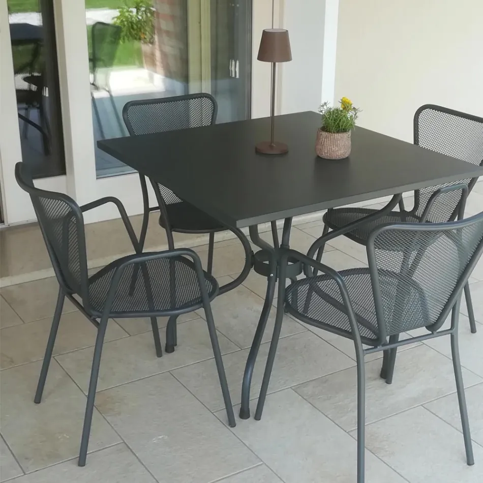Table d'extérieur Lirion en métal peint, disponible en deux tailles, fabriquée en Italie Viadurini