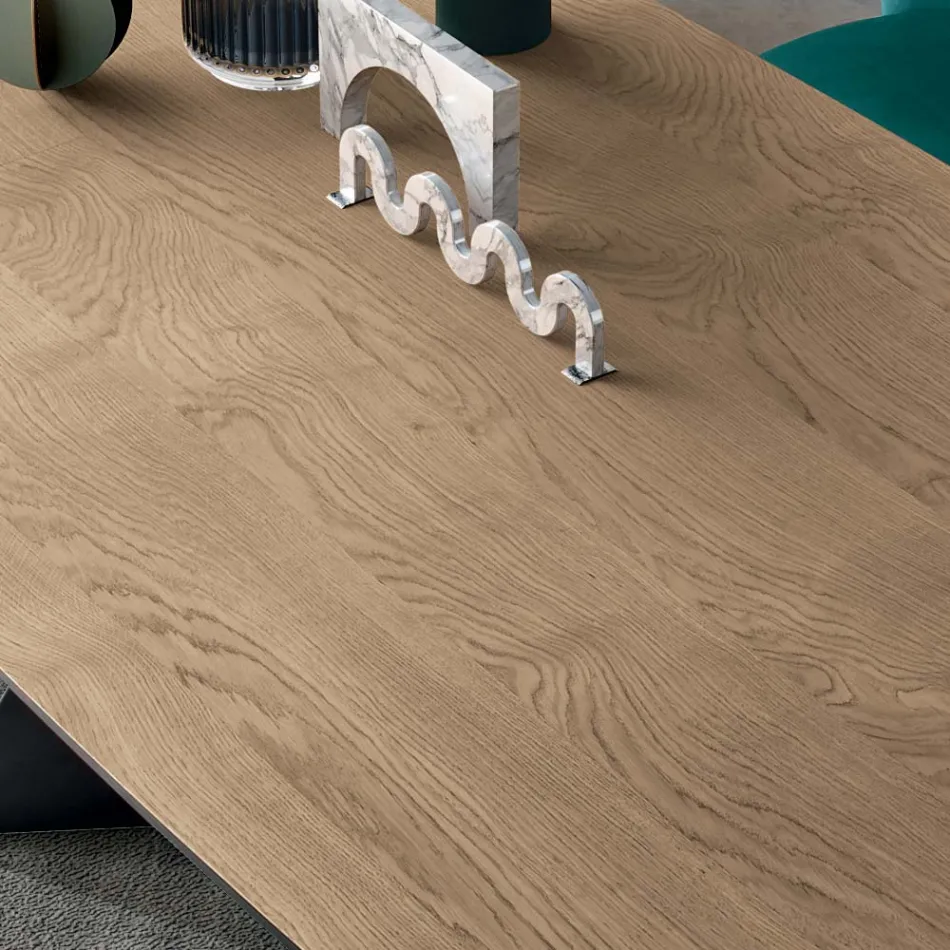 Table fixe en placage chêne et piètement en métal peint - Milo Viadurini