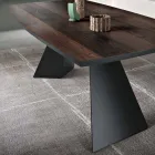 Table fixe en placage chêne et piètement en métal peint - Milo Viadurini