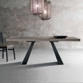 Table moderne en bois de chêne noué fabriqué en Italie, Zerba