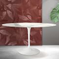 Table ovale Tulipe Saarinen H 74 cm en céramique mate Florim Statuario - Écarlate