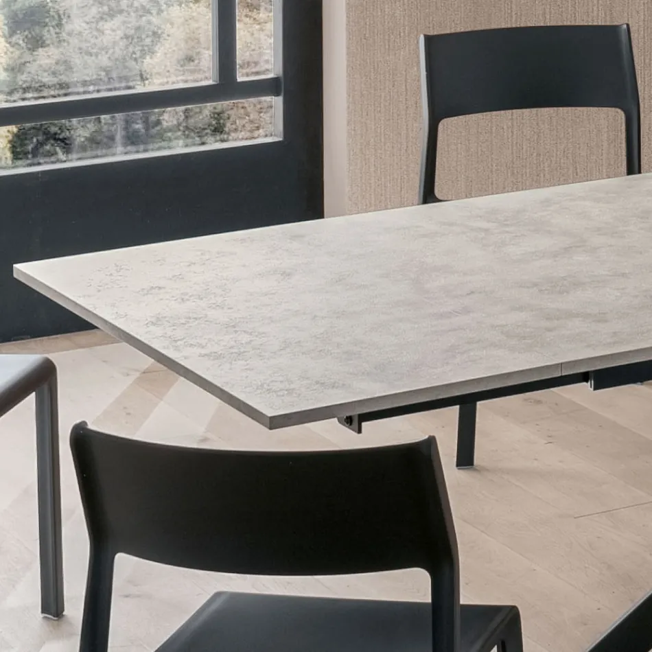 Table rectangulaire extensible jusqu'à 240 ou 280 cm en HPL et métal - Présent Viadurini