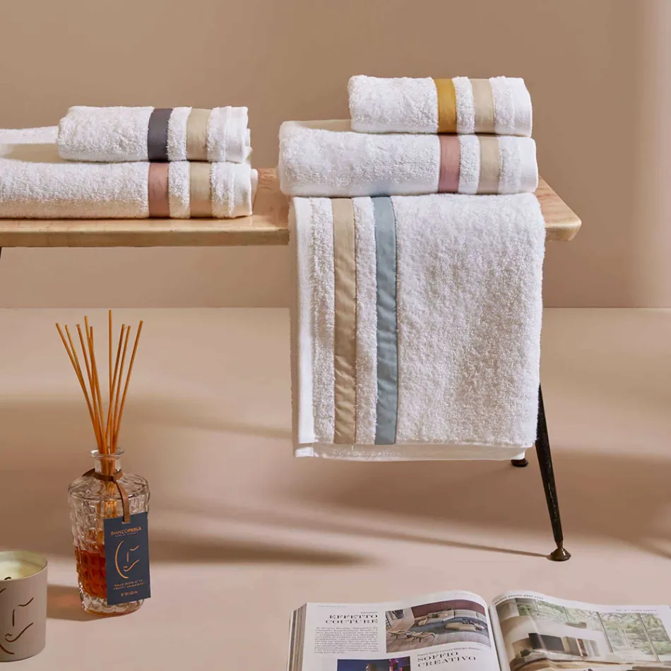 Serviette de douche en coton éponge avec double volant en percale de coton - Serenity Viadurini