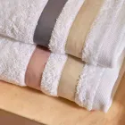 Serviette de douche en coton éponge avec double volant en percale de coton - Serenity Viadurini