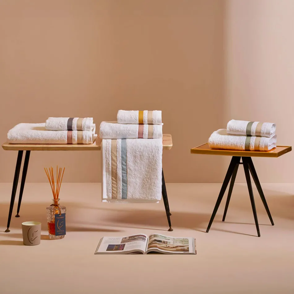 Serviette de douche en coton éponge avec double volant en percale de coton - Serenity Viadurini