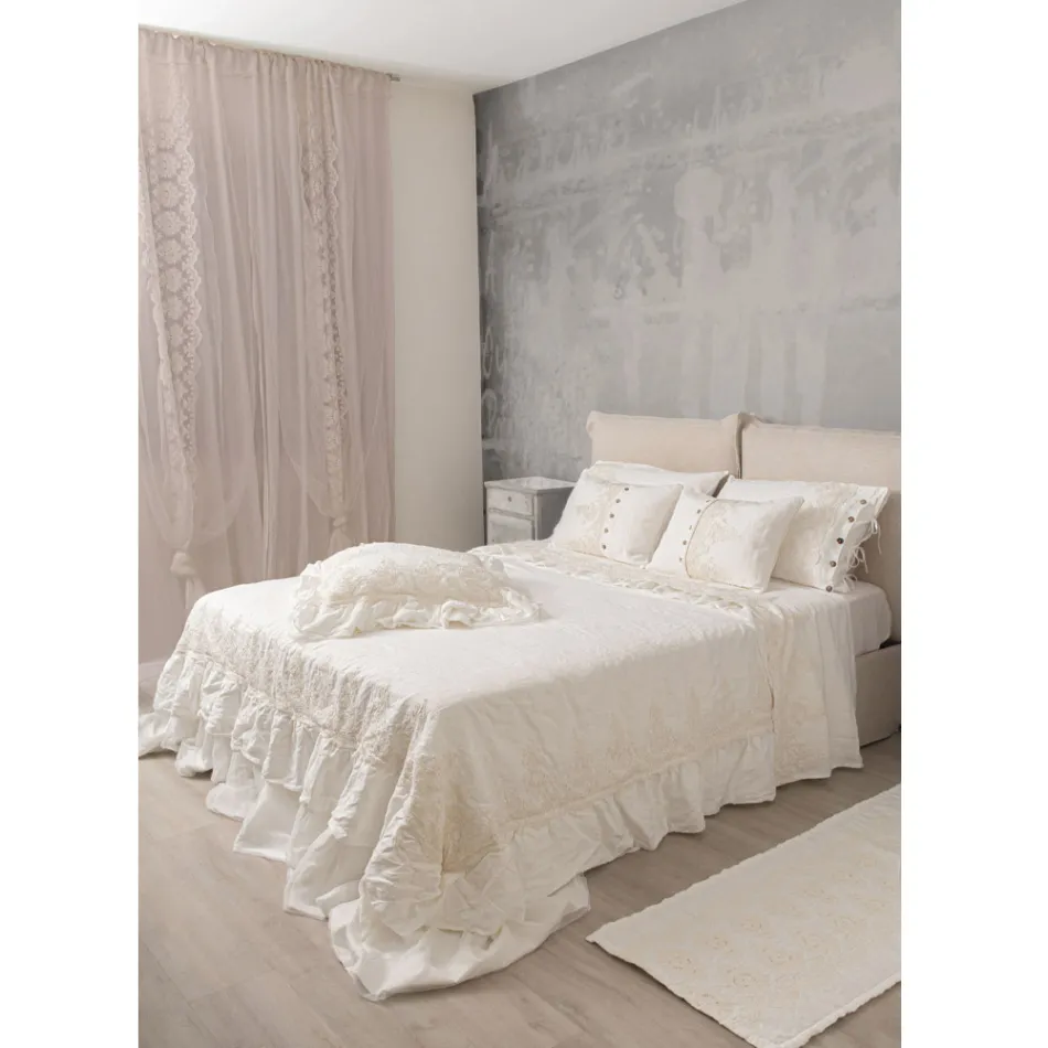 Rideau en lin léger avec organza et broderie gothique dans le centre de luxe - Marinella Viadurini