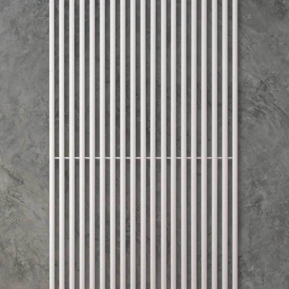 Radiateur hydraulique avec une série d'éléments verticaux fabriqué en Italie - carbone Viadurini