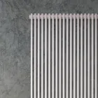 Radiateur hydraulique avec une série d'éléments verticaux fabriqué en Italie - carbone Viadurini