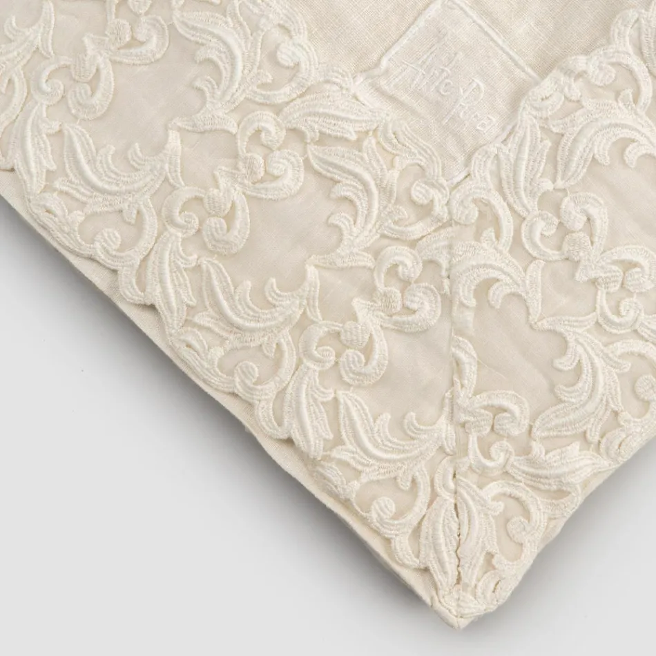 Nappe en lin blanc ou beurre avec motif rectangulaire en dentelle Farnèse - Kippel Viadurini