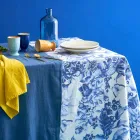 Nappe en lin imprimé et lavable avec un motif floral luxuriant - Caress Viadurini