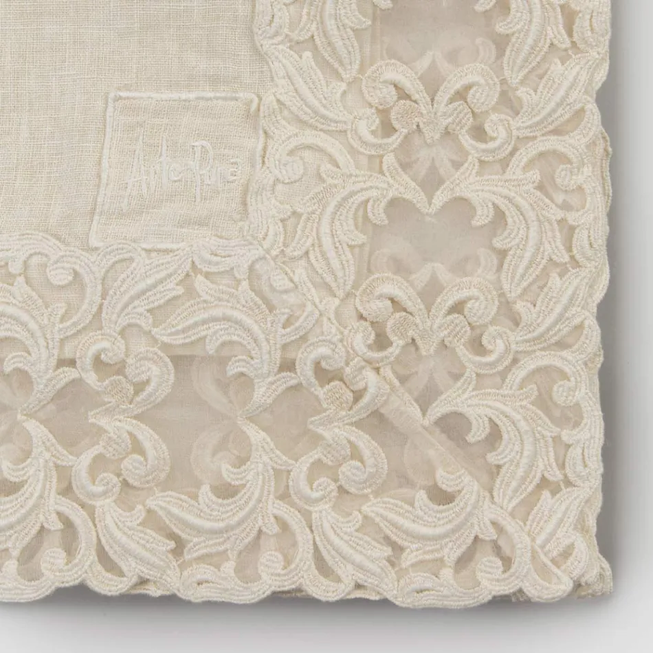 Nappe carrée en lin beige avec dentelle Farnèse de luxe artisanale - Kippel Viadurini