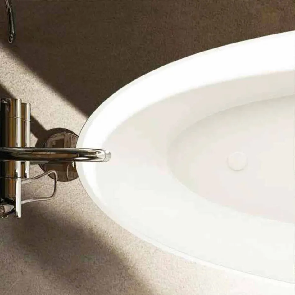 Baignoire ovale design autoportant fabriqué en Italie Albenga Viadurini