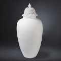 Grand vase en céramique blanche avec embout décoré fait à la main en Italie - Verio