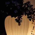 Vase d'extérieur lumineux au design moderne en polyéthylène, 2 pièces - Skin par Myyour Viadurini