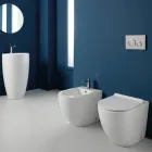 Toilettes Aralia blanches en céramique, à montage sur pied et à effet cyclonique, avec siège à fermeture amortie Viadurini