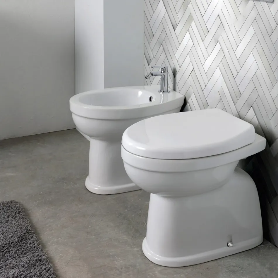 WC sur pied moderne en céramique blanche avec abattant en polyester - Silice Viadurini