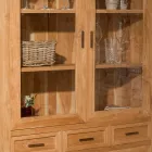 Vitrine de salon Sanda en teck massif avec 4 portes et 3 tiroirs Viadurini